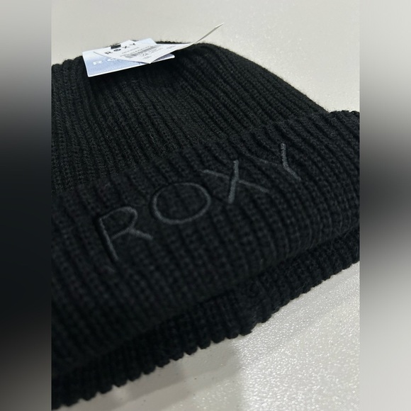 Roxy Women's Freja Beanie Black Hat Double Layer Rib-Knit Acrylic Cozy NWT - Picture 2 of 7